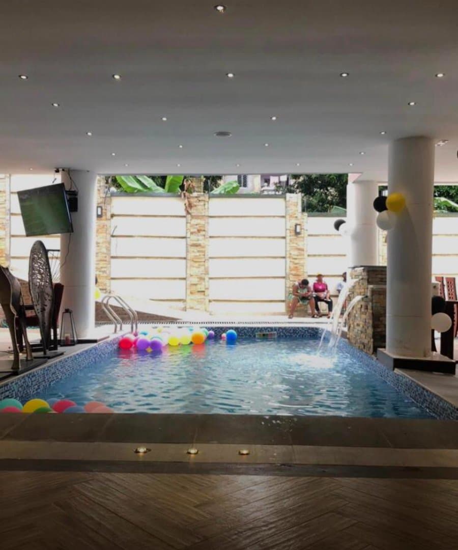 Piscine couverte & lounge